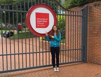 Walisisch lernte Valentina Kohn in Wales nicht, sondern International Business Management. „Welsh“ wird heute kaum noch gesprochen, dennoch gibt es im Norden noch viele Menschen deren Muttersprache Walisisch ist und welche Englisch als 1. Fremdsprache
