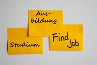 Studium oder Ausbildung - Was ist besser? (Foto: Flazingo Photos, flickr, CC BY-SA 2.0, bearbeitet).