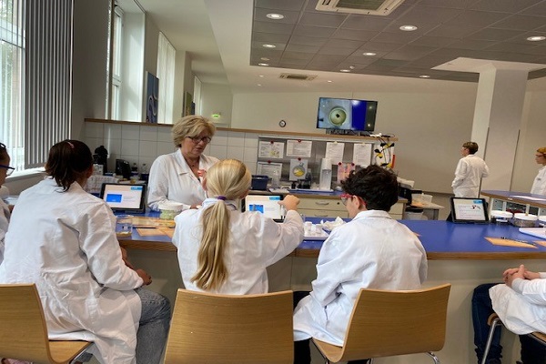 Seit 25 Jahren experimentieren kleine und große Schüler:innen hier.