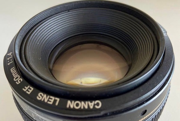 Yttriumoxid ist ein Bestandteil des Glases von Kameralinsen, der sie Widerstandsfähig gegen Hitze und Stöße macht.