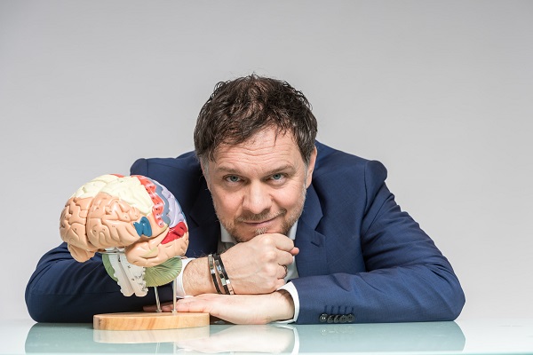Gehirnforscher Prof. Dr. Volker Busch gibt Tipps für mehr Konzentration, Kreativität und Klarheit in einer digitalen Welt. © Petra Homeier
