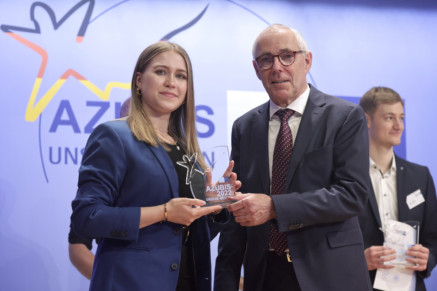 Ines Bauer wurde als beste Chemikantin Deutschlands ausgezeichnet. Im Interview verrät sie, warum sie sich für eine Ausbildung entschieden hat, was sie an ihrer Arbeit liebt und wie man Mädchen für technische Berufe begeistern kann. (Bild: DIHK)