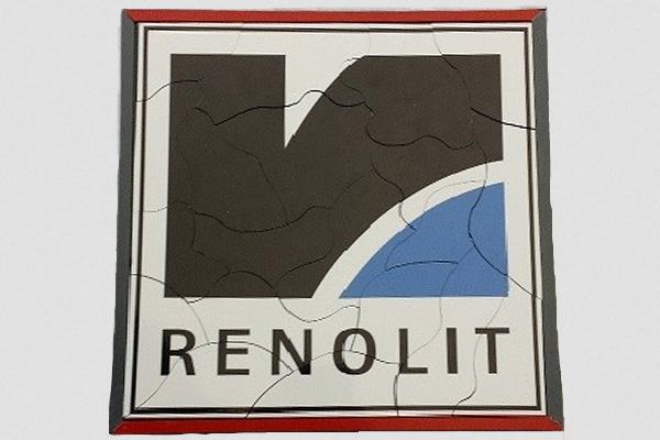Die Oberfläche des Puzzles lässt sich durch eine bedruckbare Folie mit individuellen Motiven gestalten (Foto: Renolit).