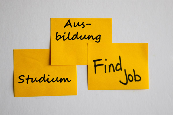 Studium oder Ausbildung - Was ist besser? (Foto: Flazingo Photos, flickr, CC BY-SA 2.0, bearbeitet).