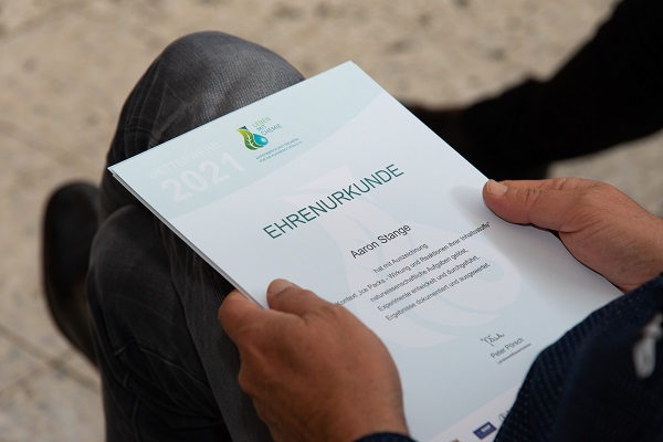 Am Wettbewerb 2021 haben insgesamt 1.106 Schüler:innen von 75 Schulen ihre Arbeiten eingereicht. Davon haben 372 eine Ehrenurkunde erhalten - eine Spitzenleistung! (Foto: Marcel Hasübert, mh-foto.de)