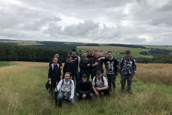 Bei Outdoor-Aktivitäten ist das Team so richtig zusammengeschweißt (Foto: Profine)