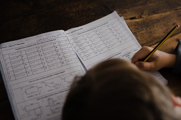 Kurz und Knapp: Einstellungstests dienen in Bewerbungsverfahren als Instrumente zur Auswahl von Bewerbern (Foto: Annie Spratt, unsplash, CC0)