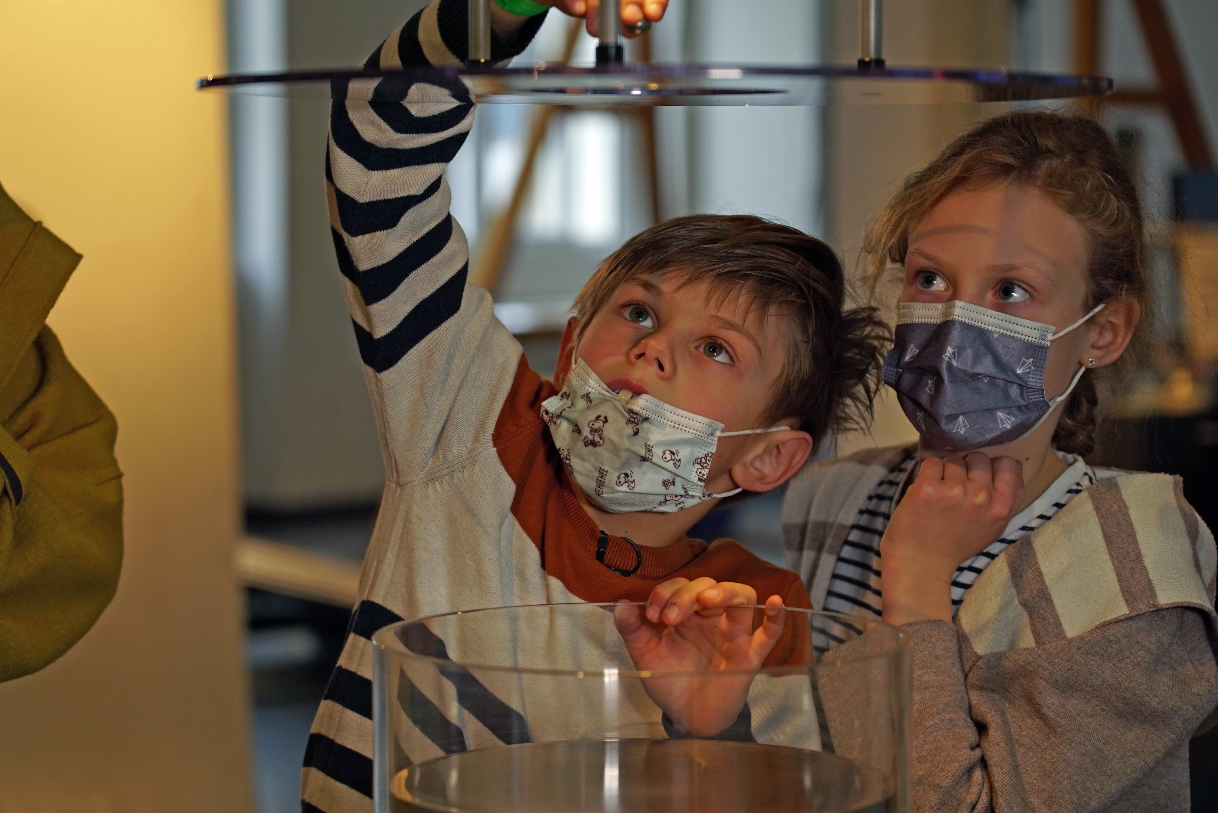 Physik zum Anfassen und Staunen – Hannes und Lotta experimentieren im Dynamikum Pirmasens. © SWR