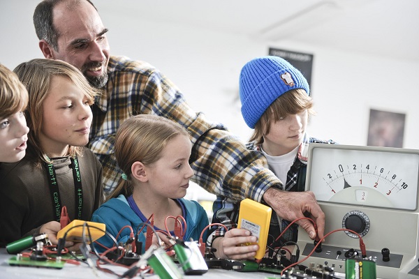 Bei Schüler experimentieren haben schon die jüngsten zukunftsweisende Ideen. (Bild: Stiftung Jugend forscht e. V.)