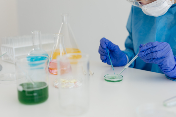Chemiker:innen können ihre Forschung nun in Deutschland fortsetzten. (Bild: Kaboompics, CC0)