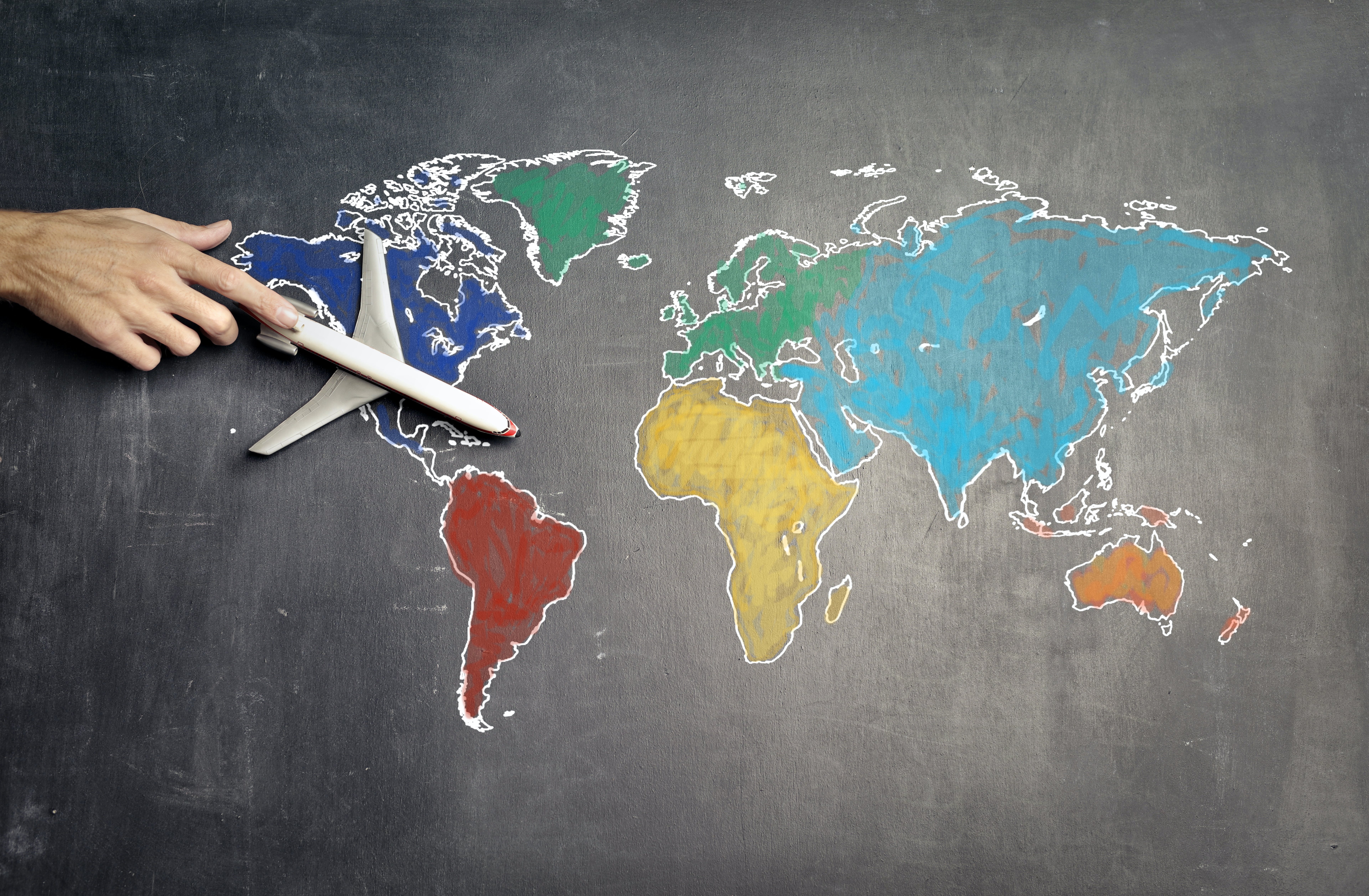 Der Begriff Globalisierung bezeichnet den Vorgang, bei welchem weltweite Verflechtungen in unter anderem den Bereichen Wirtschaft, Politik, Kultur, Umwelt und Kommunikation zwischen Individuen, Gesellschaften, Institutionen und Staaten zunehmen, wikipedia. (Foto: pexels, Andrea Piacquadio, CC0)