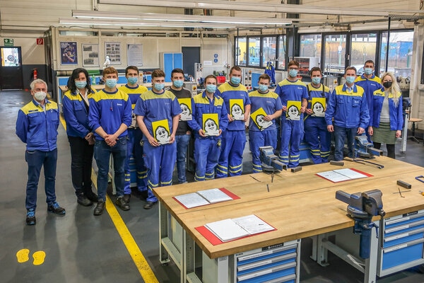 Lehrwerkstatt adé: für die Zeugnisübergabe kehren die Absolventen an den Ort ihres Ausbildungsstarts zurück. (Foto: Michelin)
