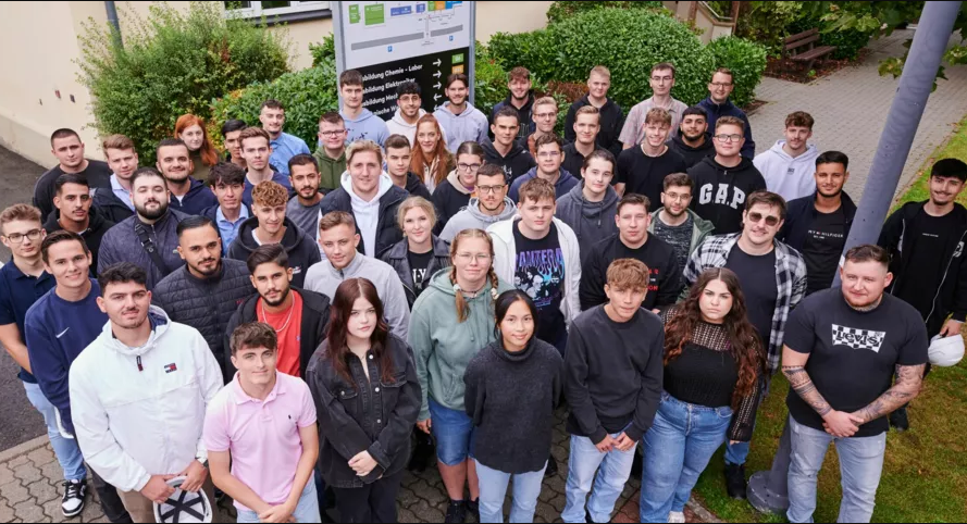 In Worms dürfen sich die neuen Röhm-Azubis in 11 verschiedenen Berufen ausbilden lassen. (Bild: Röhm)