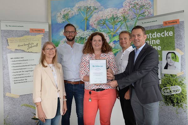 Das Finzelberg-Team, bestehend aus Andrea Opitz, Matthias Klöckner, Katja Hild, Richard Rosteck und Thomas Münster, freut sich über die Urkunde.